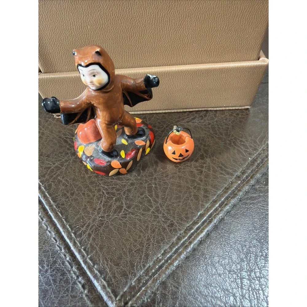 Dept 56 Halloween Village Figure A Gravely Haunting Bat Trick-Or-Treat Kid *Read